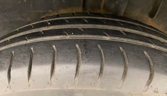 2019 Renault TRIBER RXZ, Petrol, Manual, 57,701 km, Left Rear Tyre Tread