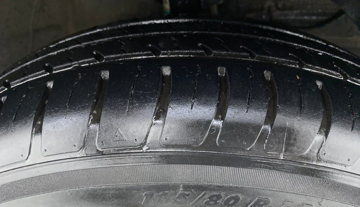 2019 Maruti Swift VXI D, Petrol, Manual, 51,423 km, Right Front Tyre Tread