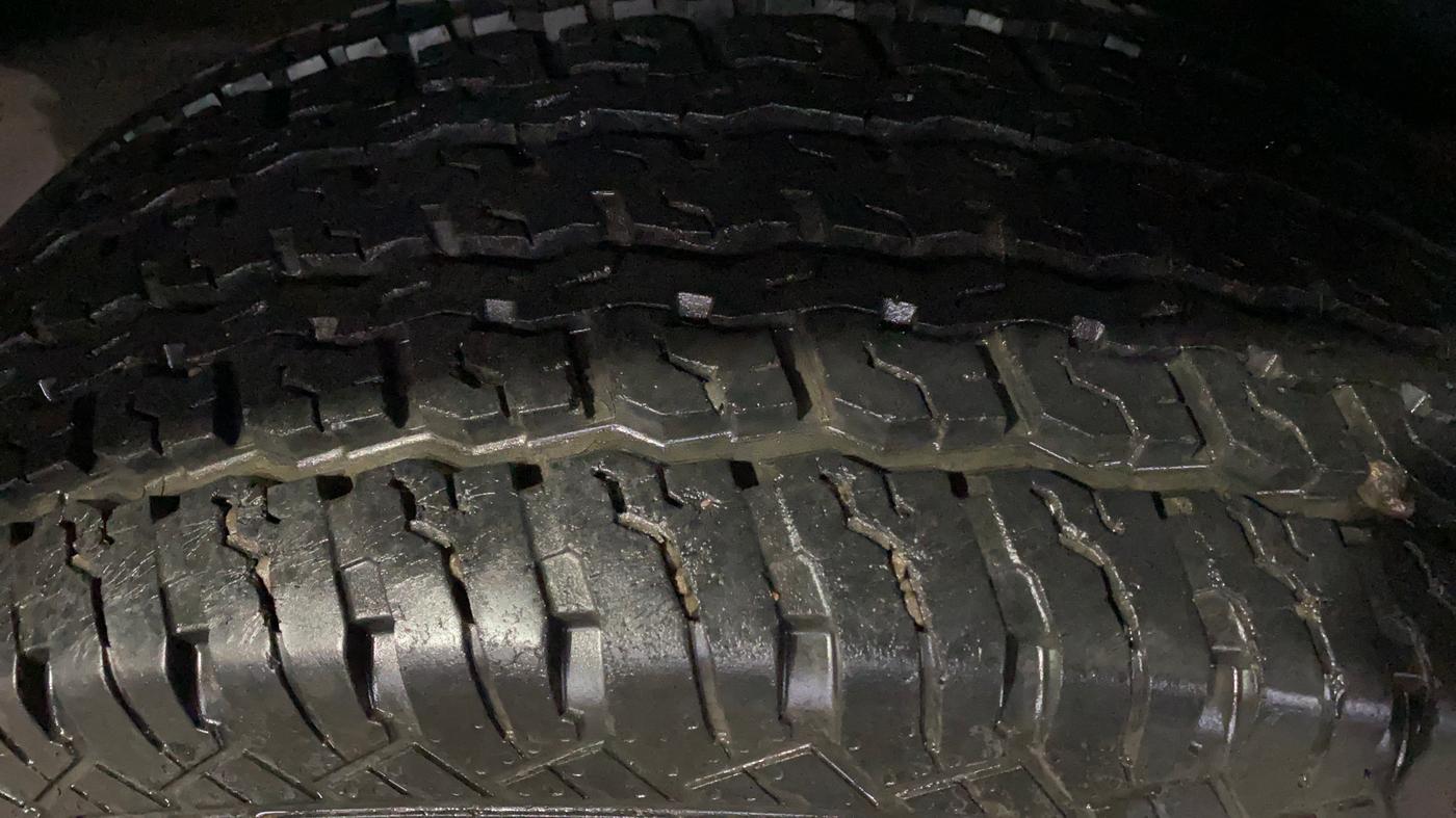 2021 Mahindra Thar LX PETROL HT 4WD AT, Petrol, Automatic, 24,239 km, Left Rear Tyre Tread