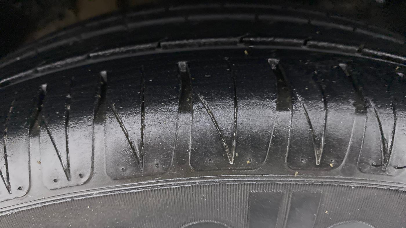2019 Tata TIGOR XZ PLUS PETROL, CNG, Manual, 88,143 km, Right Front Tyre Tread