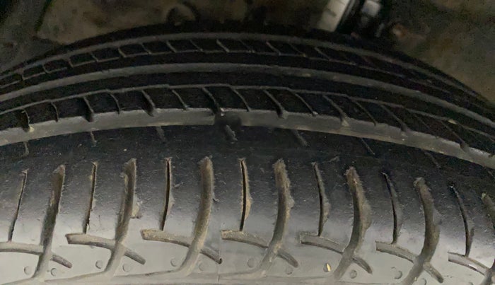 2014 Maruti Swift Dzire ZXI, Petrol, Manual, 78,898 km, Left Front Tyre Tread