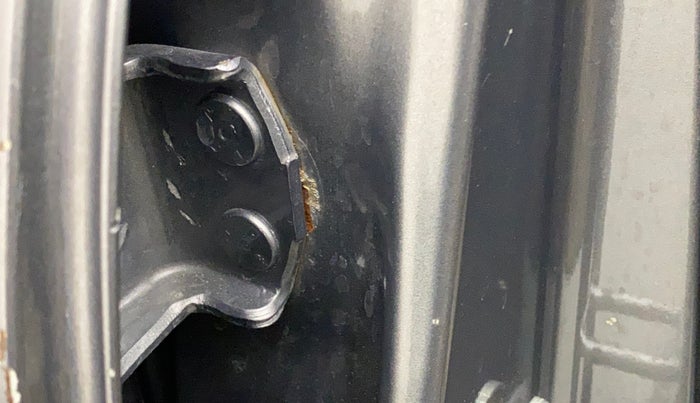 2014 Maruti Swift Dzire ZXI, Petrol, Manual, 78,898 km, Right B pillar - Slightly rusted