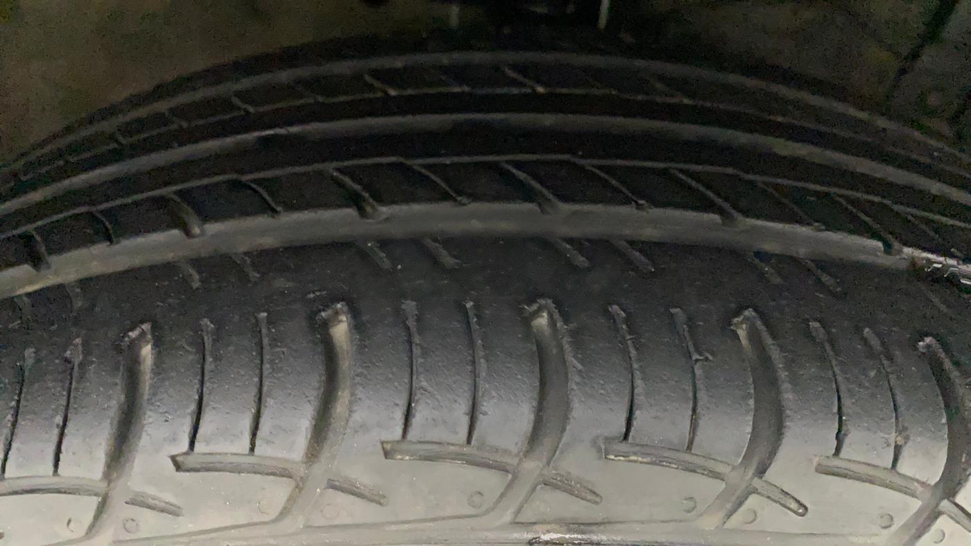 2014 Maruti Swift Dzire ZXI, Petrol, Manual, 78,898 km, Right Front Tyre Tread