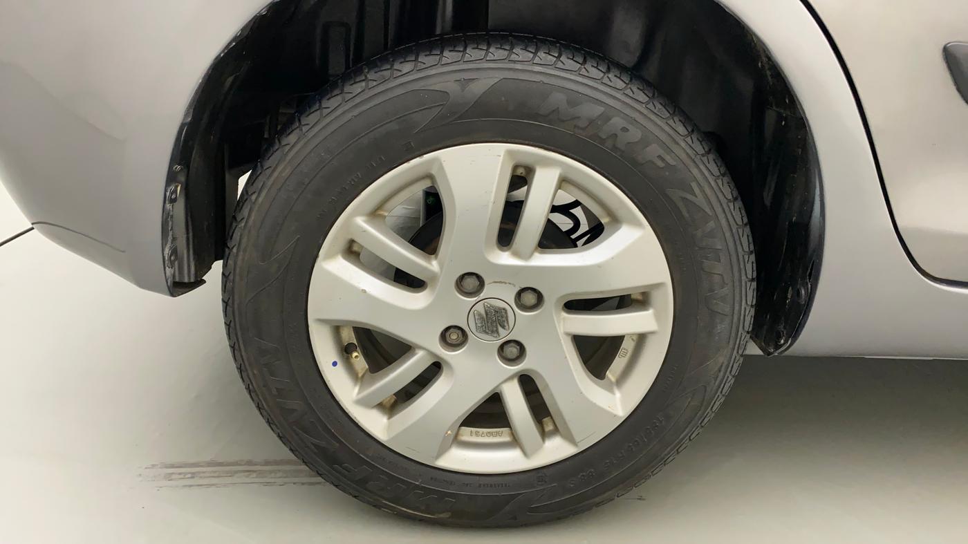 2014 Maruti Swift Dzire ZXI, Petrol, Manual, 78,898 km, Right Rear Wheel