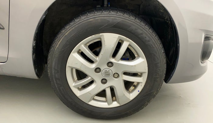 2014 Maruti Swift Dzire ZXI, Petrol, Manual, 78,898 km, Right Front Wheel