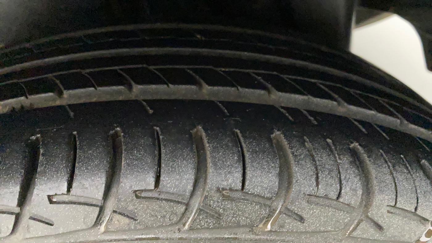 2014 Maruti Swift Dzire ZXI, Petrol, Manual, 78,898 km, Left Rear Tyre Tread