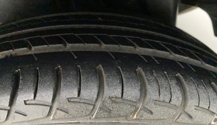 2014 Maruti Swift Dzire ZXI, Petrol, Manual, 78,898 km, Left Rear Tyre Tread