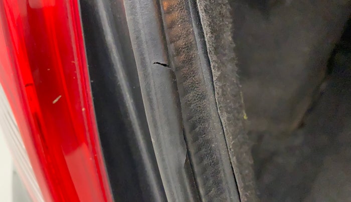 2014 Maruti Swift Dzire ZXI, Petrol, Manual, 78,898 km, Dicky (Boot door) - Weather strip has minor damage
