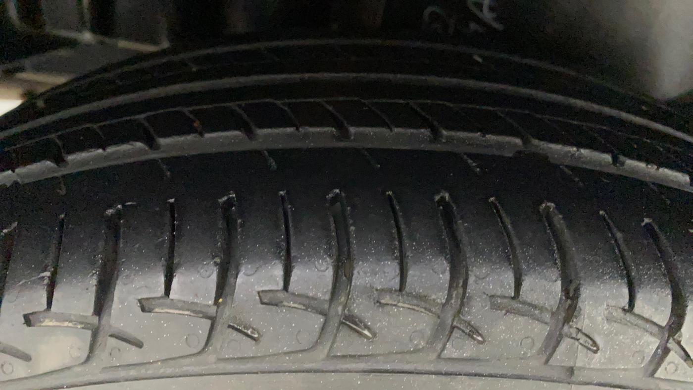 2014 Maruti Swift Dzire ZXI, Petrol, Manual, 78,898 km, Right Rear Tyre Tread
