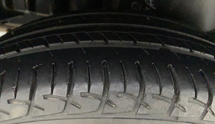 2014 Maruti Swift Dzire ZXI, Petrol, Manual, 78,898 km, Right Rear Tyre Tread