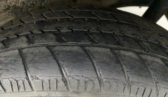 2011 Maruti Wagon R 1.0 VXI, Petrol, Manual, 60,076 km, Left Rear Tyre Tread