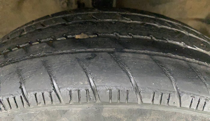 2011 Maruti Wagon R 1.0 VXI, Petrol, Manual, 60,076 km, Right Front Tyre Tread