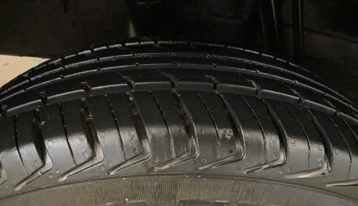 2019 Renault Kwid RXL, Petrol, Manual, 6,060 km, Right Rear Tyre Tread
