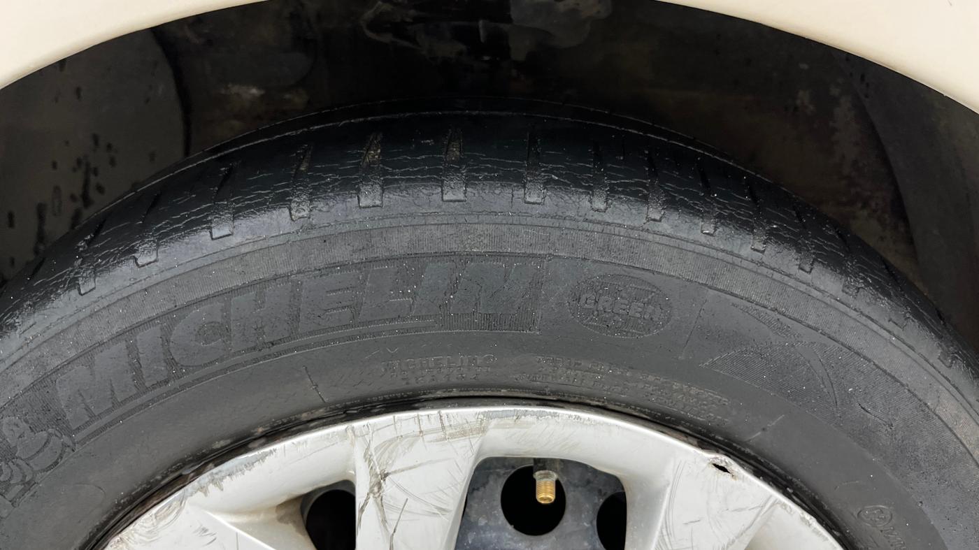 2014 Hyundai Grand i10 SPORTZ AT 1.2 KAPPA VTVT, Petrol, Automatic, 73,037 km, Left Front Tyre Tread