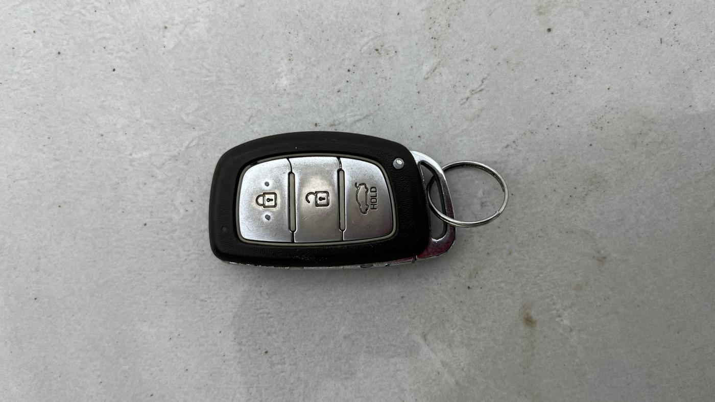2014 Hyundai Grand i10 SPORTZ AT 1.2 KAPPA VTVT, Petrol, Automatic, 73,037 km, Key Close Up