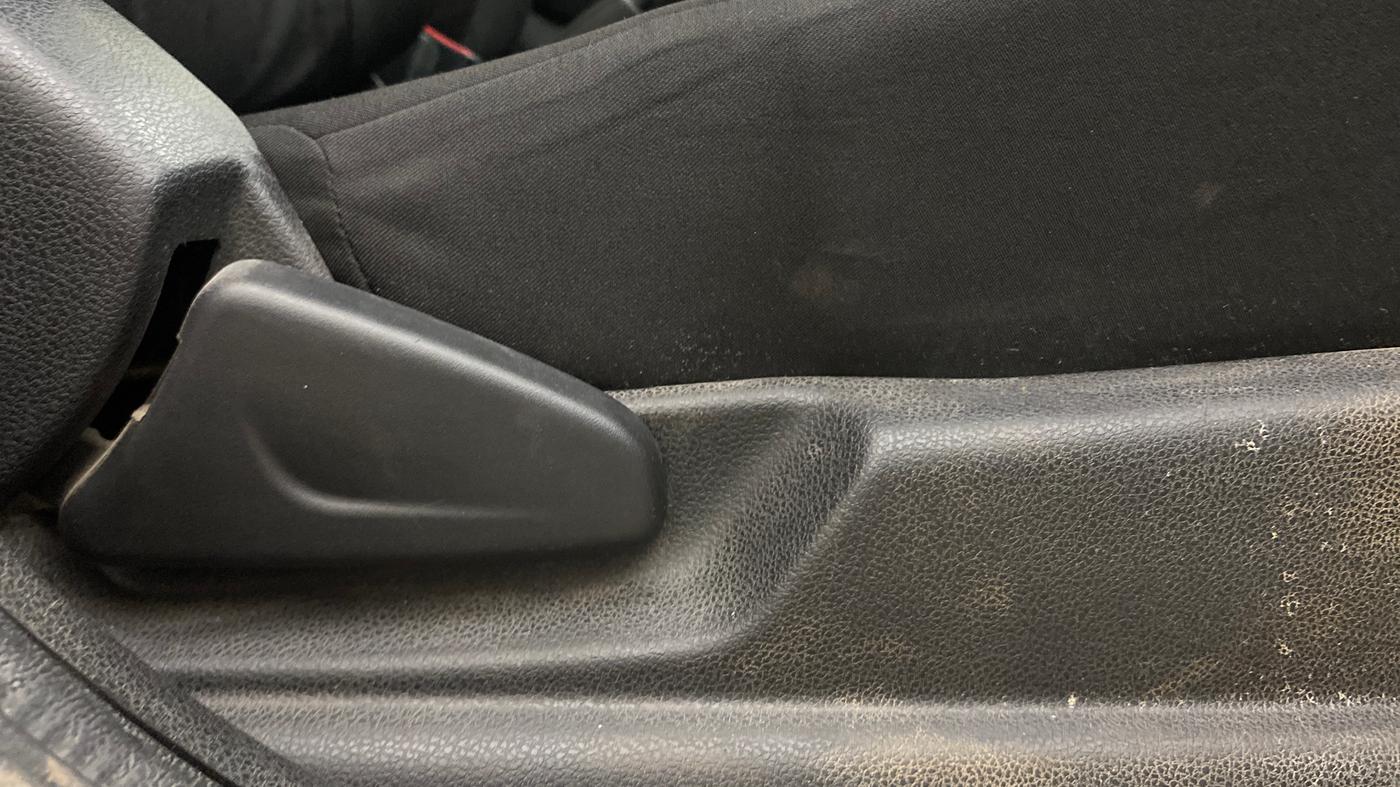 2017 Renault Kwid RXT 1.0, Petrol, Manual, 88,524 km, Driver Side Adjustment Panel