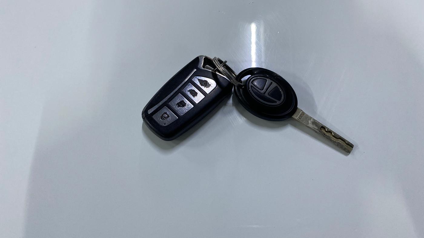 2023 Tata PUNCH PURE MT, Petrol, Manual, 45,900 km, Key Close Up