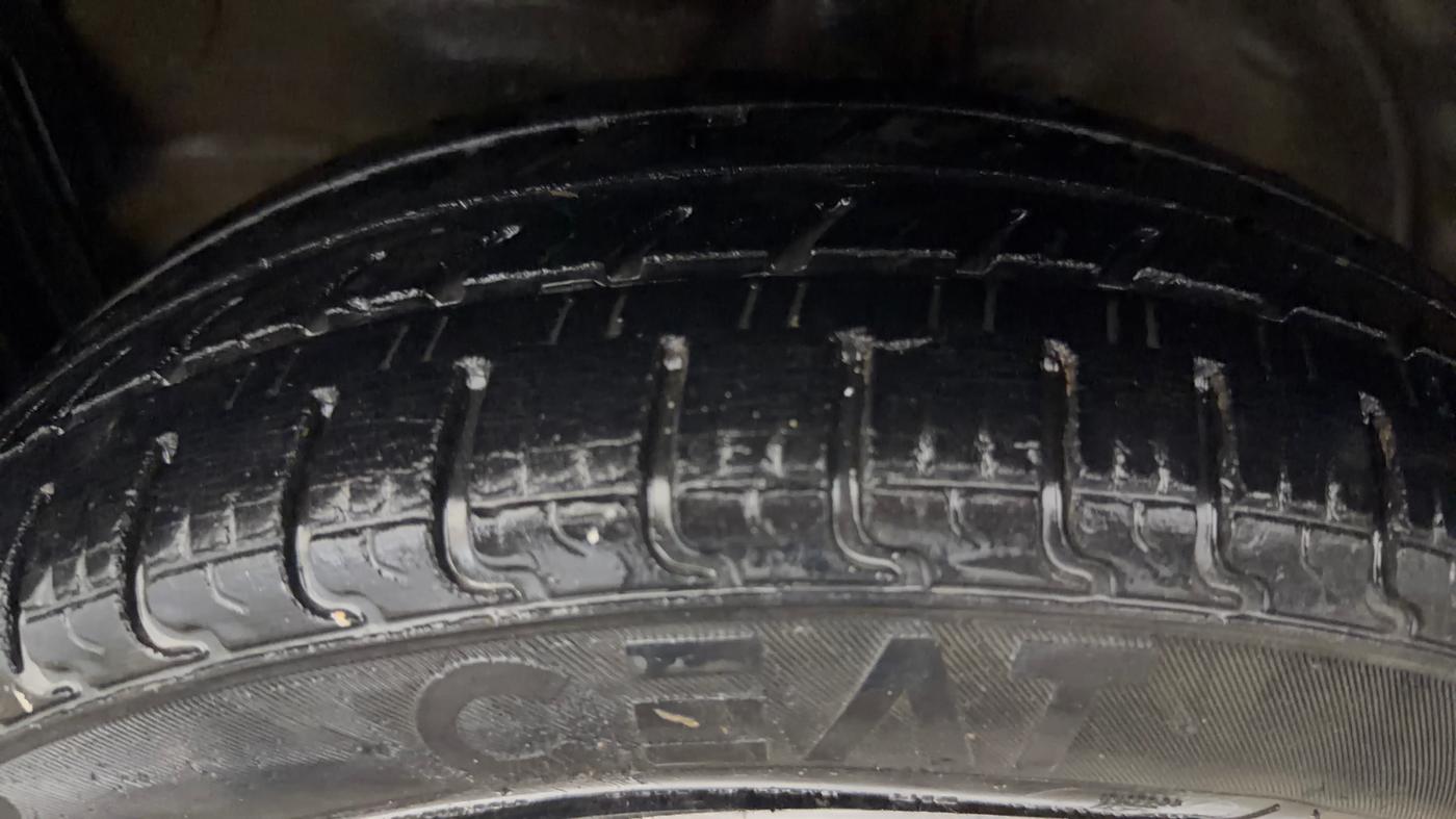2017 Maruti Wagon R 1.0 VXI, Petrol, Manual, 79,936 km, Left Front Tyre Tread