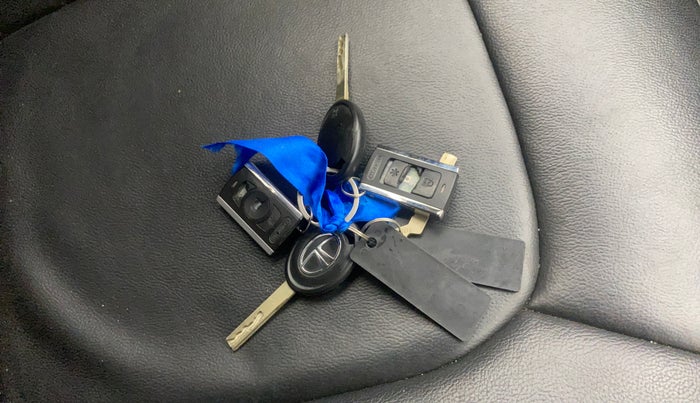 2019 Tata NEXON XE PETROL, Petrol, Manual, 30,670 km, Key Close Up