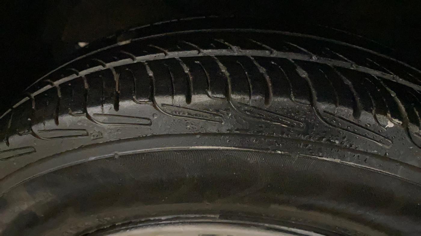 2021 Maruti Swift LXI, Petrol, Manual, 79,729 km, Left Front Tyre Tread