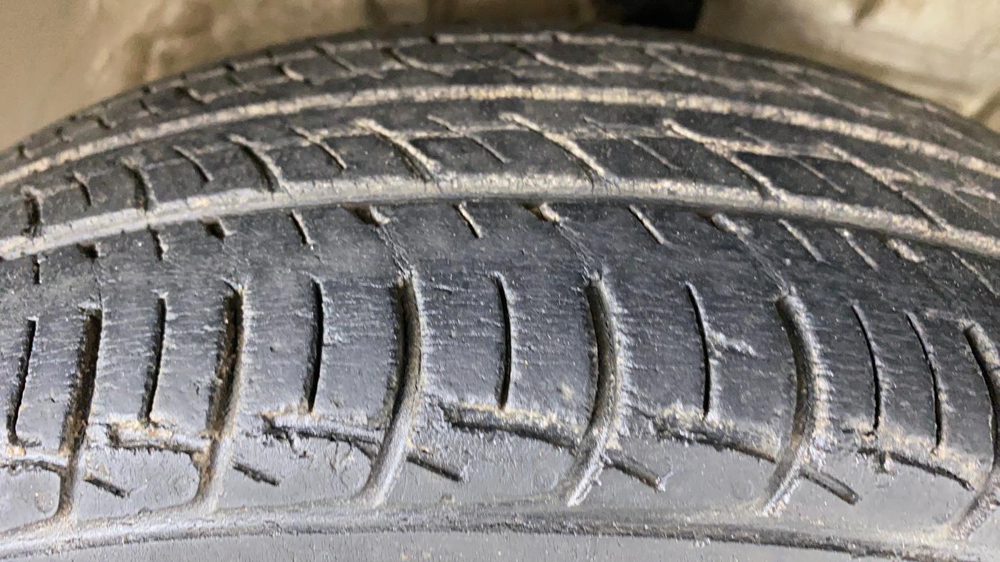 2011 Toyota Etios Liva G, Petrol, Manual, 49,880 km, Right Front Tyre Tread
