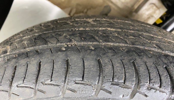 2011 Toyota Etios Liva G, Petrol, Manual, 49,880 km, Left Front Tyre Tread