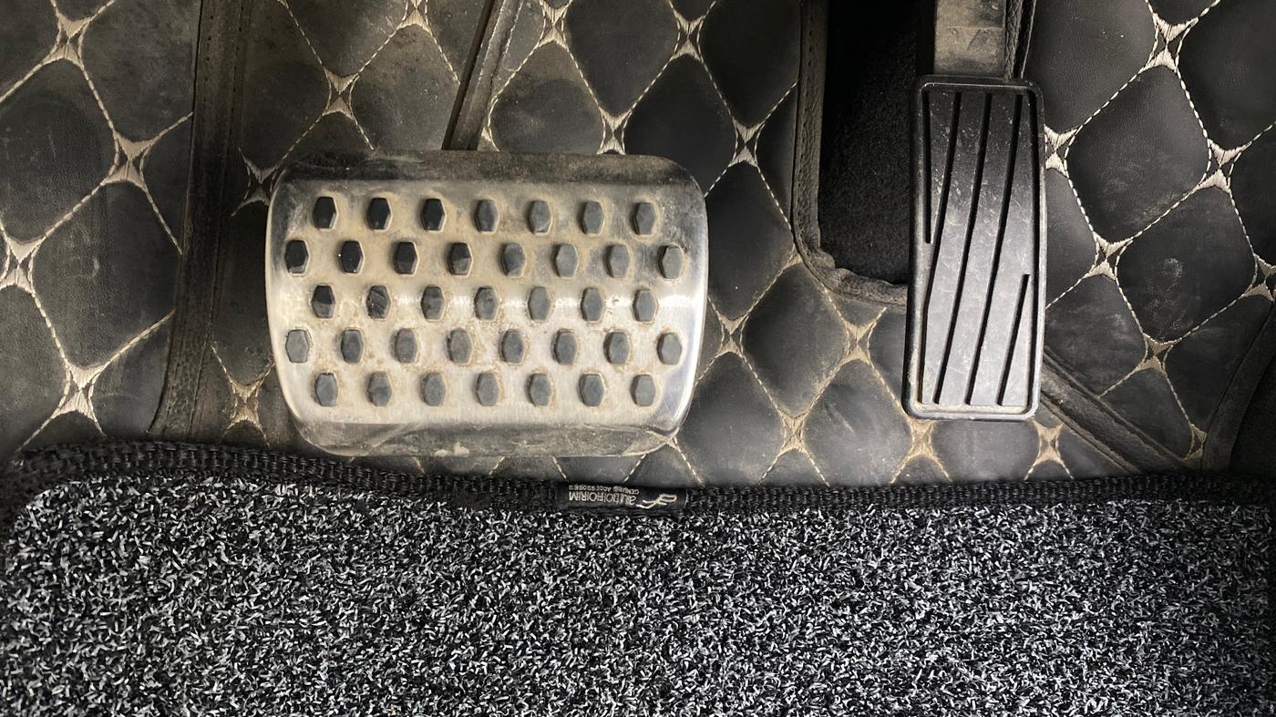 2025 Mahindra XUV 3XO AX5L 1.2 TGDi AT, Petrol, Automatic, 14,049 km, Pedals