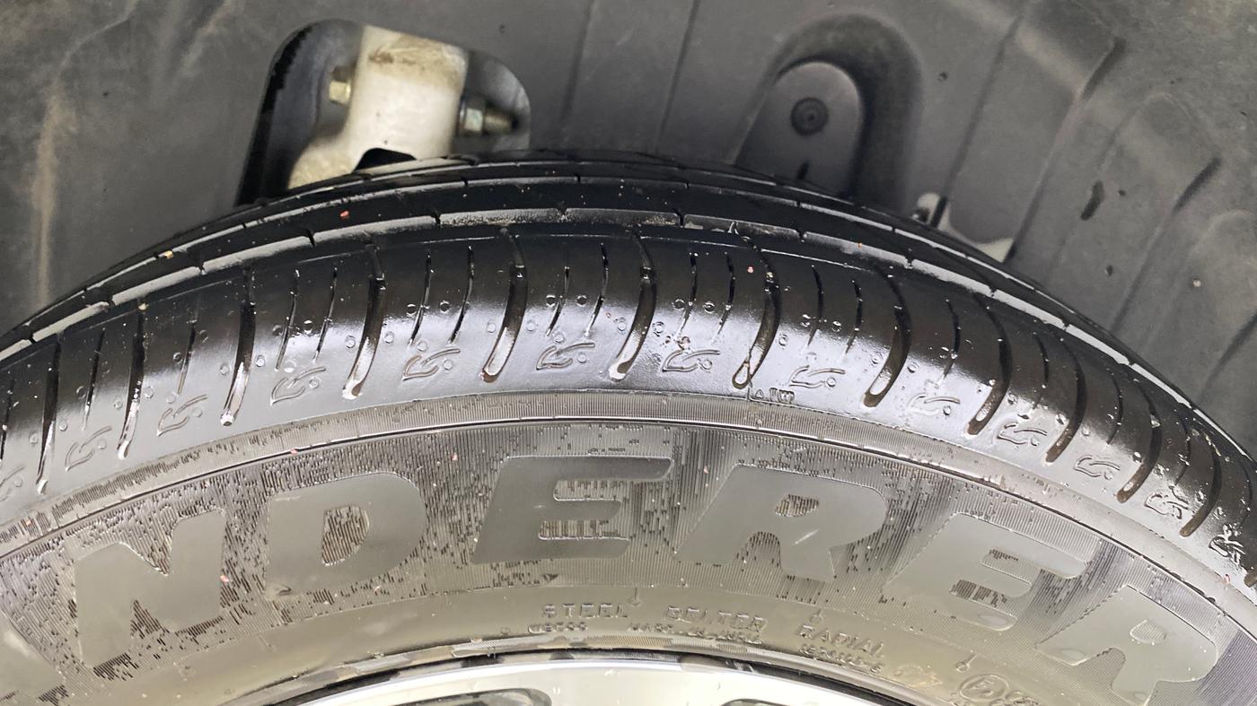 2025 Mahindra XUV 3XO AX5L 1.2 TGDi AT, Petrol, Automatic, 14,049 km, Left Rear Tyre Tread