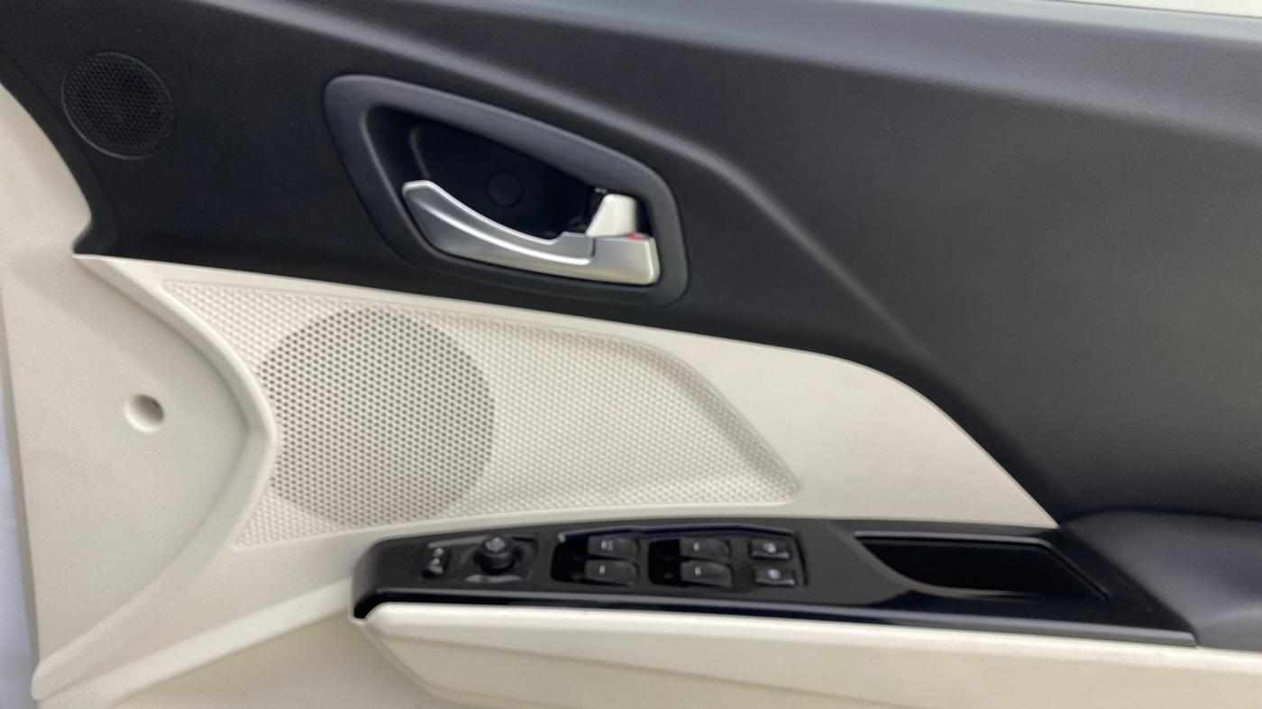 2025 Mahindra XUV 3XO AX5L 1.2 TGDi AT, Petrol, Automatic, 14,049 km, Driver Side Door Panels Control