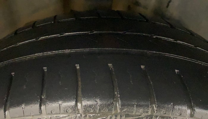 2014 Volkswagen Polo HIGHLINE1.5L, Diesel, Manual, 86,989 km, Right Rear Tyre Tread