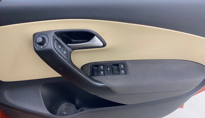 2014 Volkswagen Polo HIGHLINE1.5L, Diesel, Manual, 86,989 km, Driver Side Door Panels Control