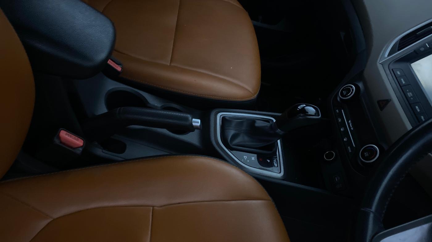 2017 Hyundai Creta SX PLUS AT 1.6 PETROL, Petrol, Automatic, 73,295 km, Gear Lever