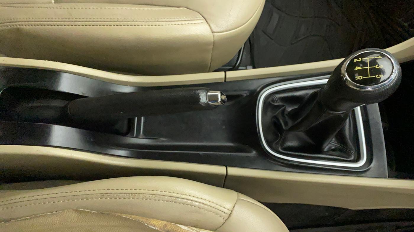 2015 Maruti Ciaz ZDI+ SHVS, Diesel, Manual, 1,16,418 km, Gear Lever