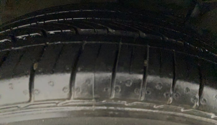 2015 Maruti Ciaz ZDI+ SHVS, Diesel, Manual, 1,16,418 km, Left Rear Tyre Tread
