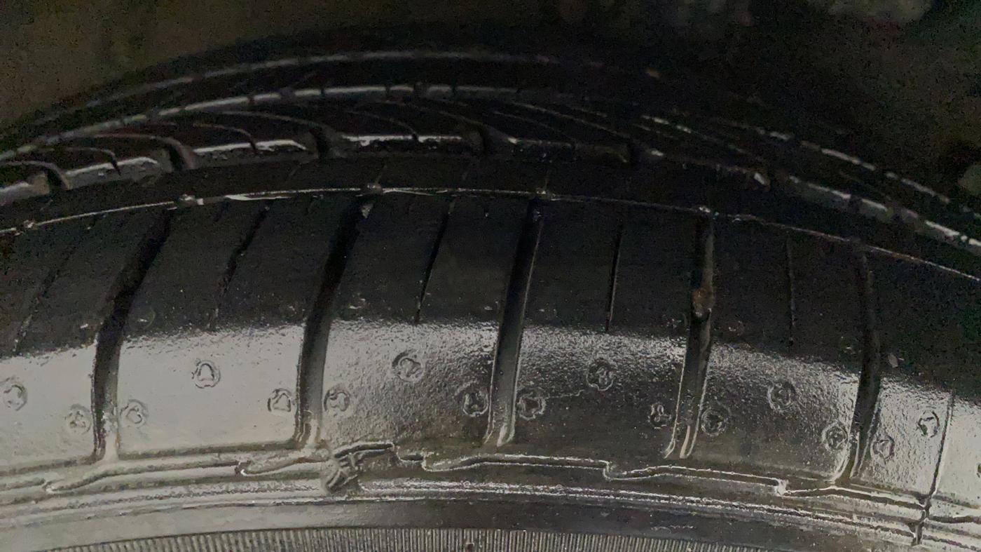 2015 Maruti Ciaz ZDI+ SHVS, Diesel, Manual, 1,16,418 km, Right Rear Tyre Tread