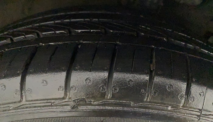 2015 Maruti Ciaz ZDI+ SHVS, Diesel, Manual, 1,16,418 km, Right Rear Tyre Tread