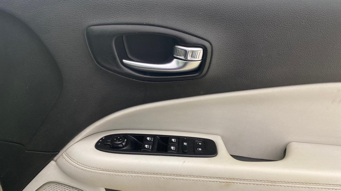 2020 Jeep Compass LONGITUDE 2.0 DIESEL 4X4 AT, Diesel, Automatic, 69,109 km, Driver Side Door Panels Control