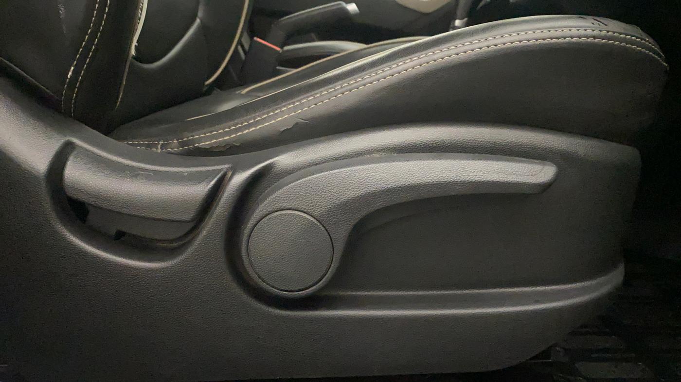 2017 Hyundai Creta SX PLUS AT 1.6 DIESEL, Diesel, Automatic, 80,070 km, Driver Side Adjustment Panel