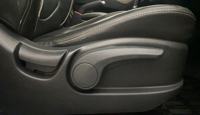 2017 Hyundai Creta SX PLUS AT 1.6 DIESEL, Diesel, Automatic, 80,070 km, Driver Side Adjustment Panel
