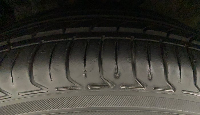 2017 Hyundai Creta SX PLUS AT 1.6 DIESEL, Diesel, Automatic, 80,070 km, Left Front Tyre Tread