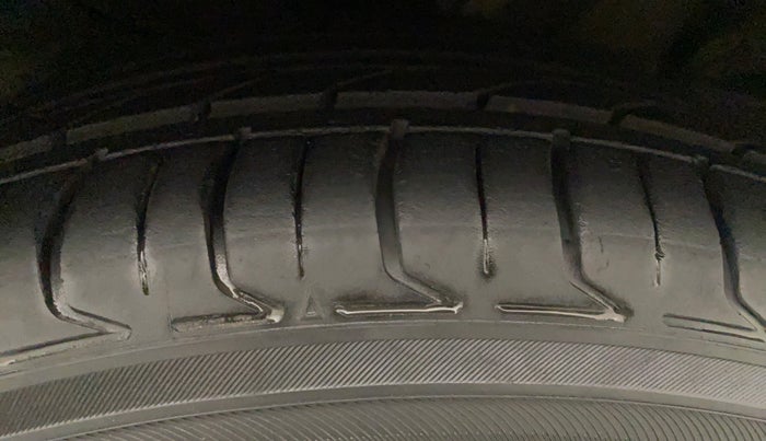 2017 Hyundai Creta SX PLUS AT 1.6 DIESEL, Diesel, Automatic, 80,070 km, Right Front Tyre Tread