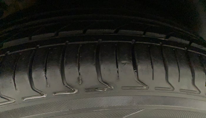 2017 Hyundai Creta SX PLUS AT 1.6 DIESEL, Diesel, Automatic, 80,070 km, Right Rear Tyre Tread