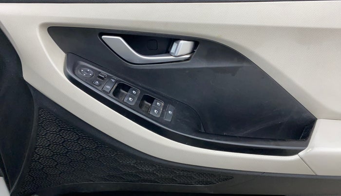 2022 Hyundai Creta SX IVT 1.5 PETROL, Petrol, Automatic, 63,908 km, Driver Side Door Panels Control