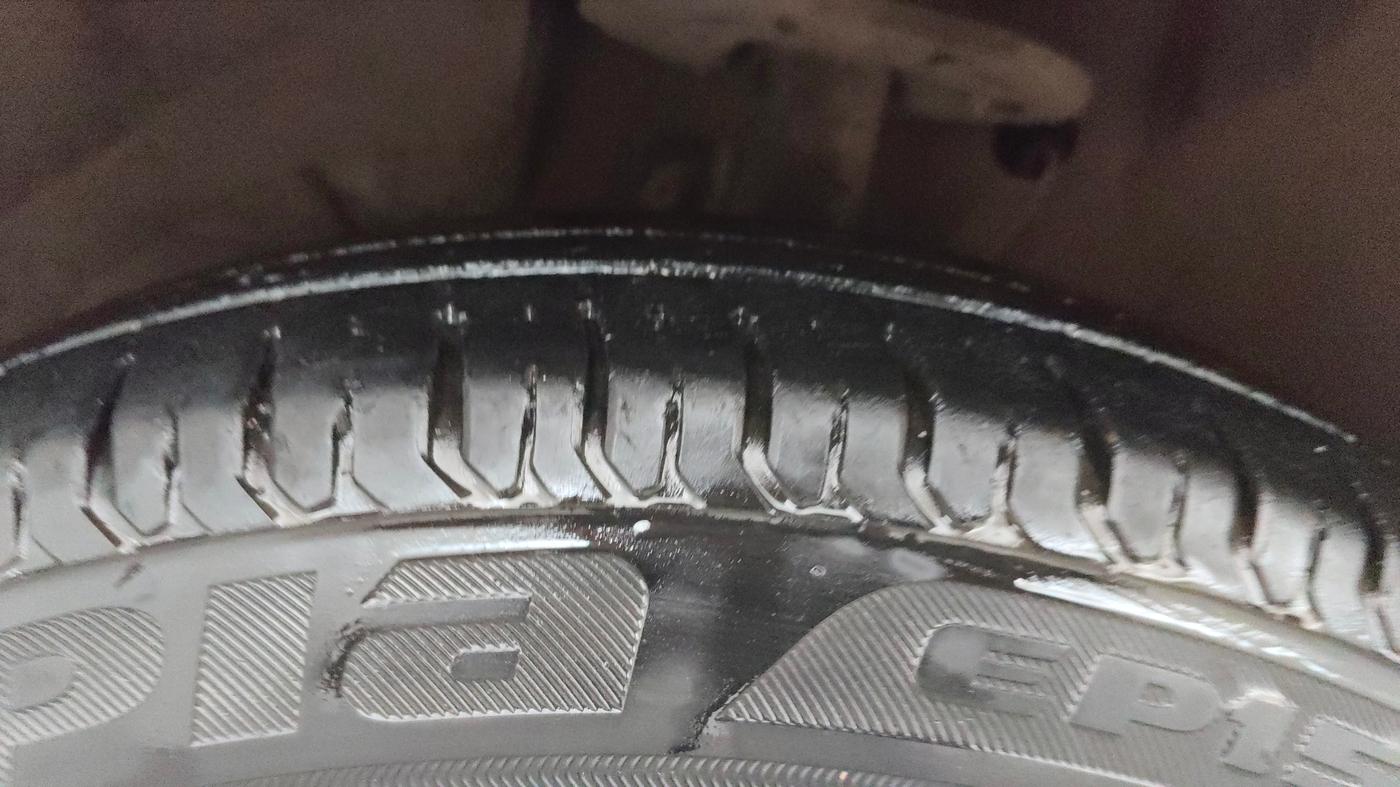 2020 Maruti Swift VXI AMT, Petrol, Automatic, 28,478 km, Left Front Tyre Tread