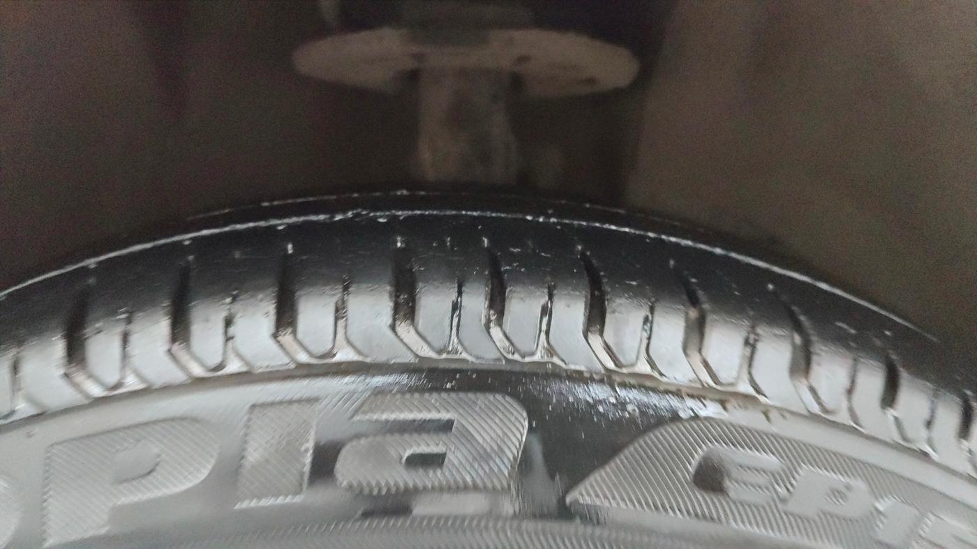 2020 Maruti Swift VXI AMT, Petrol, Automatic, 28,478 km, Right Front Tyre Tread