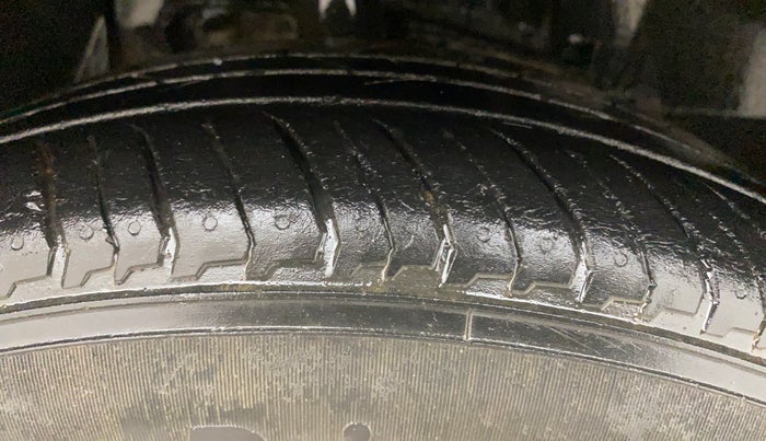 2018 Tata NEXON XZ PETROL, Petrol, Manual, 92,407 km, Right Front Tyre Tread