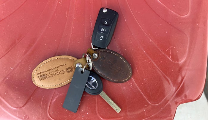 2018 Tata NEXON XZ PETROL, Petrol, Manual, 92,407 km, Key Close Up