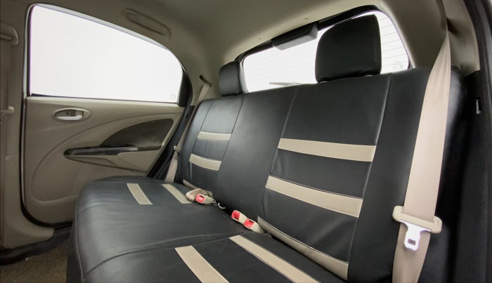 2016 Toyota Etios Liva V  LIMITED, Petrol, Manual, 36,589 km, Right Side Rear Door Cabin