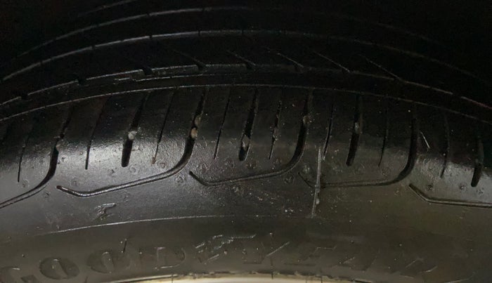 2020 Maruti Baleno ZETA PETROL 1.2, CNG, Manual, 60,541 km, Left Front Tyre Tread