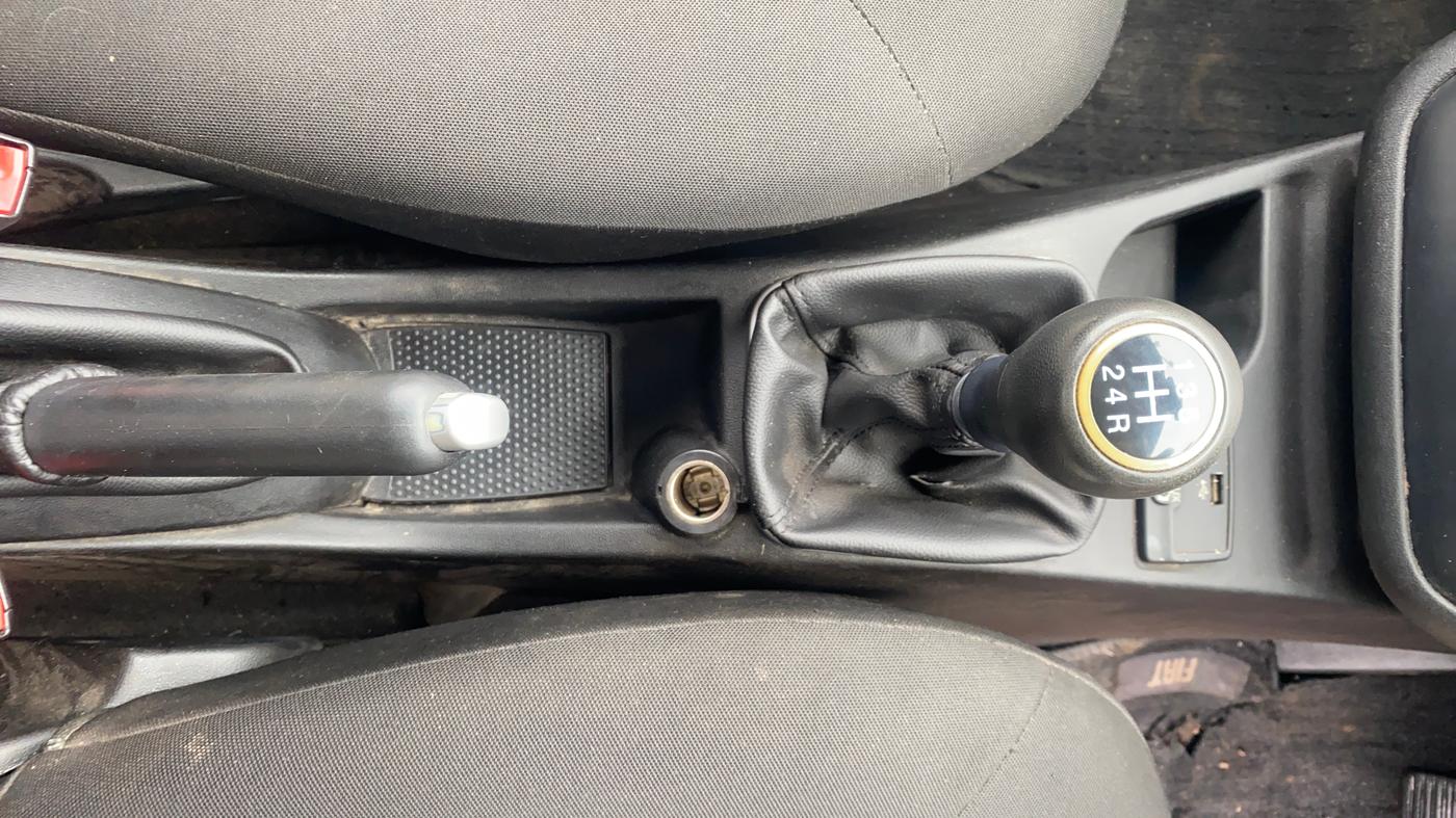 2015 Fiat Punto EVO DYNAMIC 1.2, Petrol, Manual, 1,01,160 km, Gear Lever